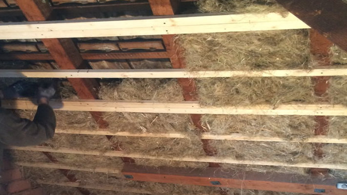 Dach dämmen von innen im Altbau – Kann ich direkt an Dachziegel dämmen? - Dach dämmen direkt gegen Dachziegel mit Stopfhanf